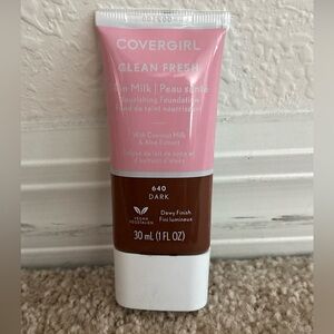 Covergirl Clean Fresh Skin Milk Nourishing Foundation, 1FL OZ, 640-Dark new